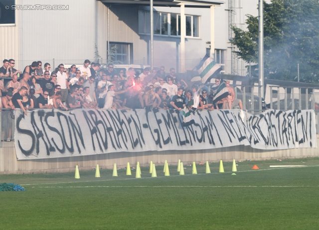 Trainingsauftakt Sturm
Oesterreichische Fussball Bundesliga, SK Sturm Graz Trainingsauftakt, Trainingszentrum Messendorf, 17.06.2013.

Foto zeigt Fans von Sturm
