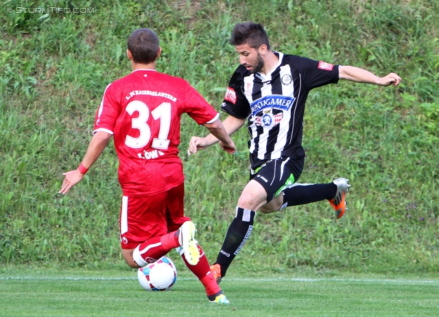 Sturm Graz - Kaiserslautern
Testspiel,  SK Sturm Graz - 1. FC Kaiserslautern, Arena Kumberg, 05.07.2013. 

Foto zeigt Chris Loewe (Kaiserslautern) und Aleksandar Todorovski (Sturm)
