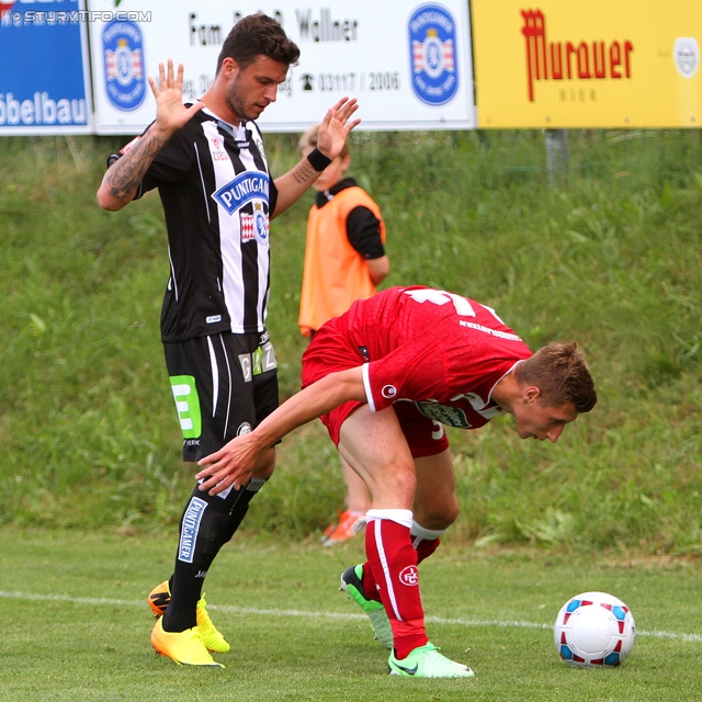 Sturm Graz - Kaiserslautern
Testspiel,  SK Sturm Graz - 1. FC Kaiserslautern, Arena Kumberg, 05.07.2013. 

Foto zeigt Marco Djuricin (Sturm) und Willi Orban (Kaiserslautern)
