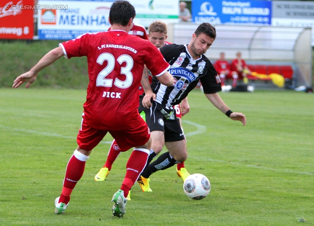 Sturm Graz - Kaiserslautern
Testspiel,  SK Sturm Graz - 1. FC Kaiserslautern, Arena Kumberg, 05.07.2013. 

Foto zeigt Florian Dick (Kaiserslautern) und Marco Djuricin (Sturm)
