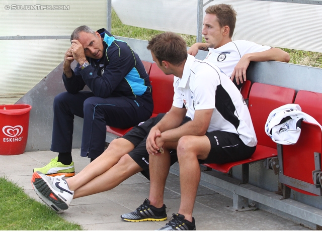 Sturm Graz - Kaiserslautern
Testspiel,  SK Sturm Graz - 1. FC Kaiserslautern, Arena Kumberg, 05.07.2013. 

Foto zeigt Darko Milanic (Cheftrainer Sturm) und Daniel Beichler (Sturm)
Schlüsselwörter: diskussion