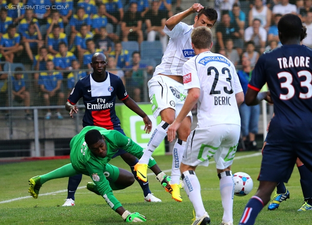 Sturm Graz - Paris SG
Testspiel,  SK Sturm Graz - Paris Saint Germain, Stadion Liebenau Graz, 09.07.2013. 

Foto zeigt Mike Maignan (Paris SG), Milan Dudic (Sturm) und Robert Beric (Sturm)
