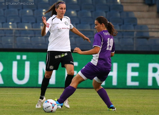 Sturm Damen - ZNK Maribor
Testspiel,  SK Sturm Damen - ZNK Maribor, Stadion Liebenau Graz, 09.07.2013. 

Foto zeigt Anja Milenkovic (Sturm Damen) und Ana Miljkovic (Maribor)
