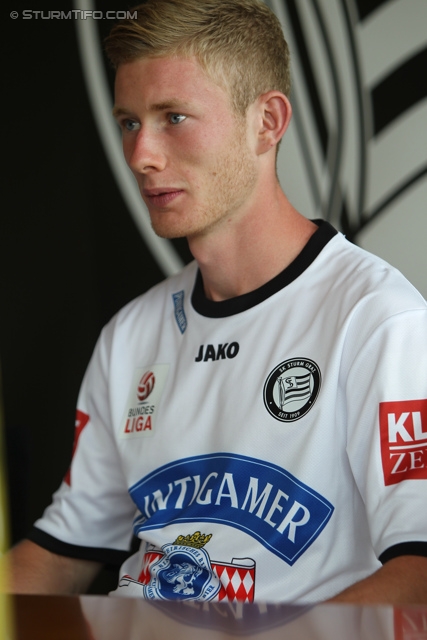 Pressekonferenz Sturm
Oesterreichische Fussball Bundesliga, SK Sturm Graz Pressekonferenz, Raiffeisen Landesbank Graz, 12.07.2013.

Foto zeigt Florian Kainz (Sturm)
