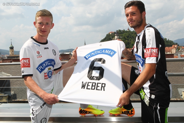 Pressekonferenz Sturm
Oesterreichische Fussball Bundesliga, SK Sturm Graz Pressekonferenz, Raiffeisen Landesbank Graz, 12.07.2013.

Foto zeigt Florian Kainz (Sturm) und Marco Djuricin (Sturm)
