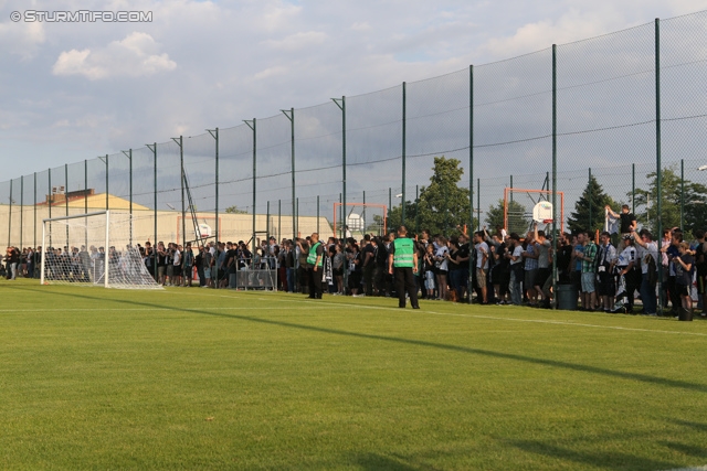 Team Wiener Linien - Sturm Graz
OEFB Cup, 1. Runde, SC Team Wiener Linien -  SK Sturm Graz, Raxplatz Wien, 13.07.2013. 

Foto zeigt Fans von Sturm
