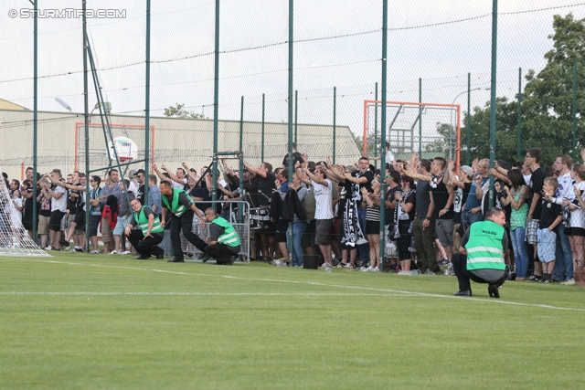 Team Wiener Linien - Sturm Graz
OEFB Cup, 1. Runde, SC Team Wiener Linien -  SK Sturm Graz, Raxplatz Wien, 13.07.2013. 

Foto zeigt Fans von Sturm
