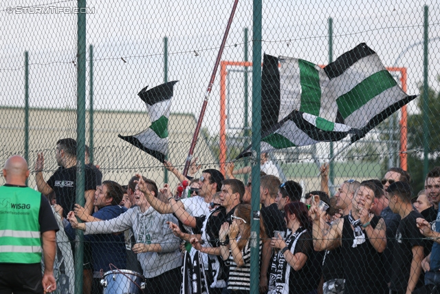 Team Wiener Linien - Sturm Graz
OEFB Cup, 1. Runde, SC Team Wiener Linien -  SK Sturm Graz, Raxplatz Wien, 13.07.2013. 

Foto zeigt Fans von Sturm
