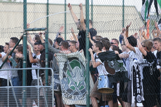 Team Wiener Linien - Sturm Graz
OEFB Cup, 1. Runde, SC Team Wiener Linien -  SK Sturm Graz, Raxplatz Wien, 13.07.2013. 

Foto zeigt Fans von Sturm
