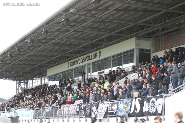 Breidablik - Sturm Graz
UEFA Europa League Qualifikation 2. Runde, FC Breidablik Kopavagur - SK Sturm Graz, Stadion Kopavogsvollur, 18.07.2013. 

Foto zeigt Fans von Sturm
