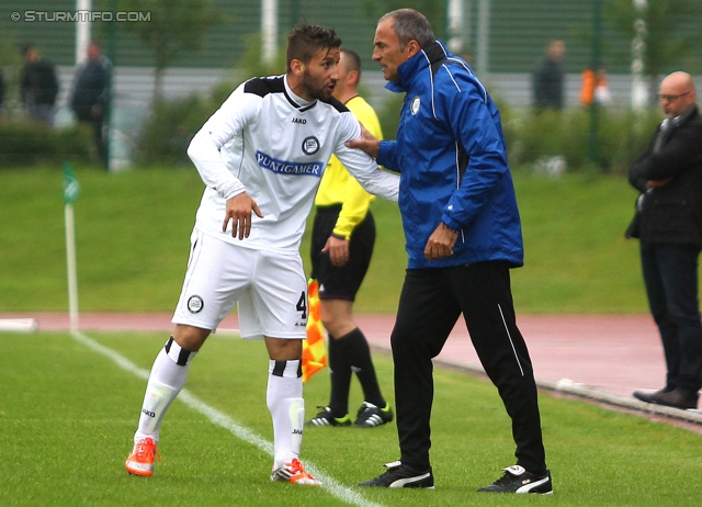 Breidablik - Sturm Graz
UEFA Europa League Qualifikation 2. Runde, FC Breidablik Kopavagur - SK Sturm Graz, Stadion Kopavogsvollur, 18.07.2013. 

Foto zeigt Aleksandar Todorovski (Sturm) und Darko Milanic (Cheftrainer Sturm)
