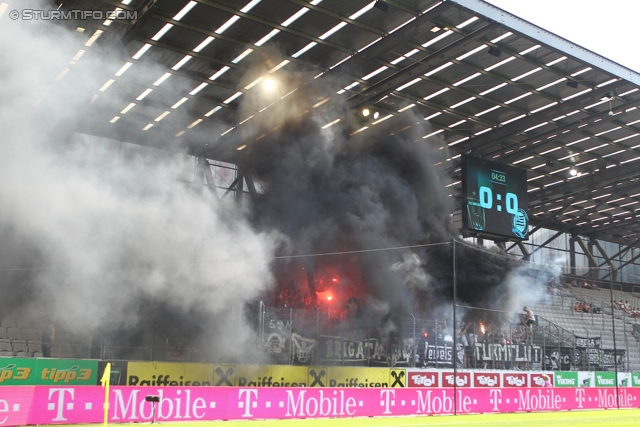 Wacker Innsbruck - Sturm Graz
Oesterreichische Fussball Bundesliga, 1. Runde, FC Wacker Innsbruck - SK Sturm Graz, Tivoli Neu Innsbruck, 21.07.2013. 

Foto zeigt Fans von Sturm
Schlüsselwörter: pyrotechnik