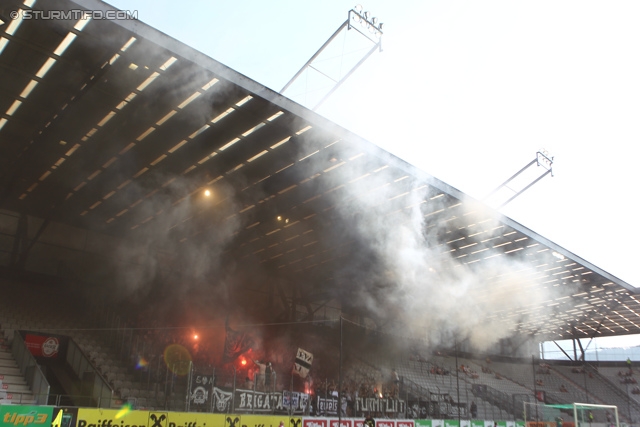 Wacker Innsbruck - Sturm Graz
Oesterreichische Fussball Bundesliga, 1. Runde, FC Wacker Innsbruck - SK Sturm Graz, Tivoli Neu Innsbruck, 21.07.2013. 

Foto zeigt Fans von Sturm
Schlüsselwörter: pyrotechnik