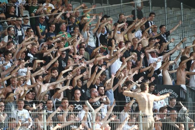 Wacker Innsbruck - Sturm Graz
Oesterreichische Fussball Bundesliga, 1. Runde, FC Wacker Innsbruck - SK Sturm Graz, Tivoli Neu Innsbruck, 21.07.2013. 

Foto zeigt Fans von Sturm
