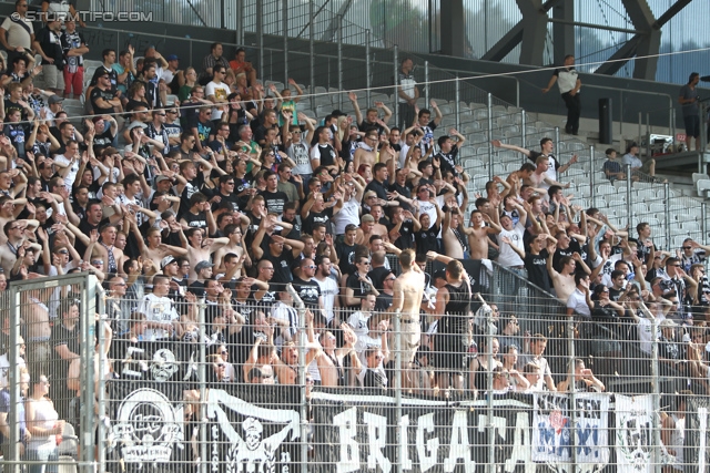 Wacker Innsbruck - Sturm Graz
Oesterreichische Fussball Bundesliga, 1. Runde, FC Wacker Innsbruck - SK Sturm Graz, Tivoli Neu Innsbruck, 21.07.2013. 

Foto zeigt Fans von Sturm
