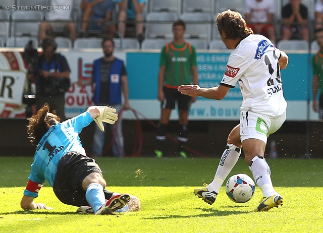 Wacker Innsbruck - Sturm Graz
Oesterreichische Fussball Bundesliga, 1. Runde, FC Wacker Innsbruck - SK Sturm Graz, Tivoli Neu Innsbruck, 21.07.2013. 

Foto zeigt Szabolcs Safar (Innsbruck) und Imre Szabics (Sturm)
Schlüsselwörter: tor