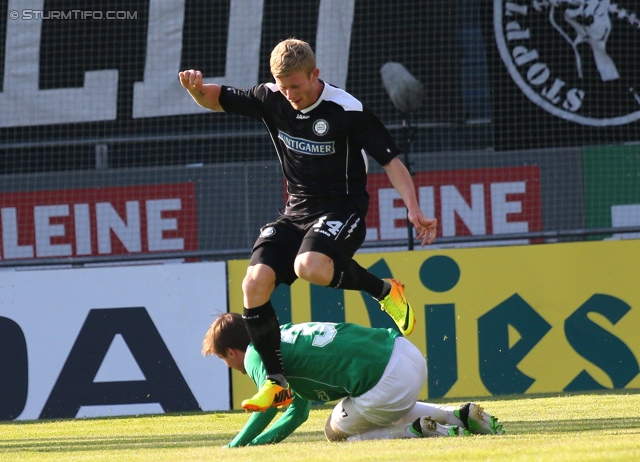 Sturm Graz - Breidablik
UEFA Europa League Qualifikation 2. Runde, SK Sturm Graz -  FC Breidablik Kopavagur, Stadion Liebenau Graz, 25.07.2013. 

Foto zeigt Florian Kainz (Sturm) und Finnur Margeirsson (Breidablik)
