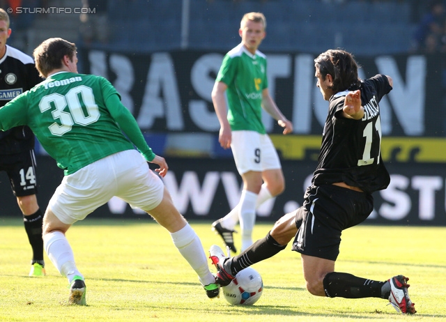 Sturm Graz - Breidablik
UEFA Europa League Qualifikation 2. Runde, SK Sturm Graz -  FC Breidablik Kopavagur, Stadion Liebenau Graz, 25.07.2013. 

Foto zeigt Andri Yeoman (Breidablik) und Imre Szabics (Sturm)
