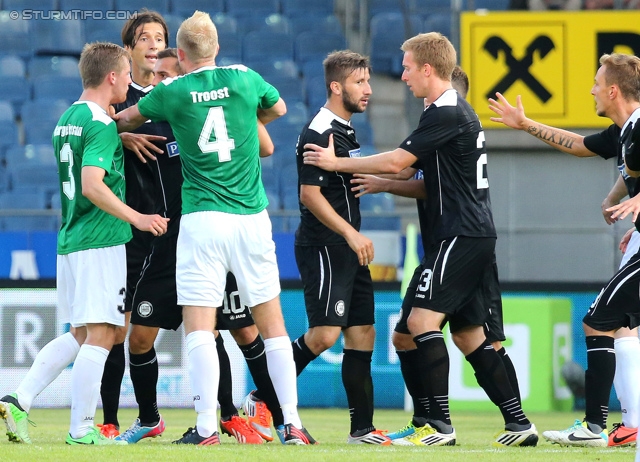 Sturm Graz - Breidablik
UEFA Europa League Qualifikation 2. Runde, SK Sturm Graz -  FC Breidablik Kopavagur, Stadion Liebenau Graz, 25.07.2013. 

Foto zeigt Nikola Vujadinovic (Sturm), Rene Troost (Breidablik) und Robert Beric (Sturm)
