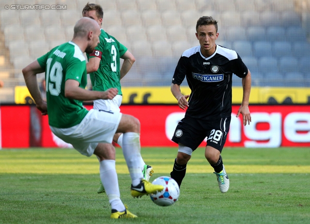 Sturm Graz - Breidablik
UEFA Europa League Qualifikation 2. Runde, SK Sturm Graz -  FC Breidablik Kopavagur, Stadion Liebenau Graz, 25.07.2013. 

Foto zeigt Kristinn Jonsson (Breidablik) und Daniel Beichler (Sturm)
