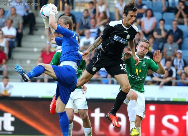 Sturm Graz - Breidablik
UEFA Europa League Qualifikation 2. Runde, SK Sturm Graz -  FC Breidablik Kopavagur, Stadion Liebenau Graz, 25.07.2013. 

Foto zeigt Gunnleifur Gunnleifsson (Breidablik) und Nikola Vujadinovic (Sturm)
