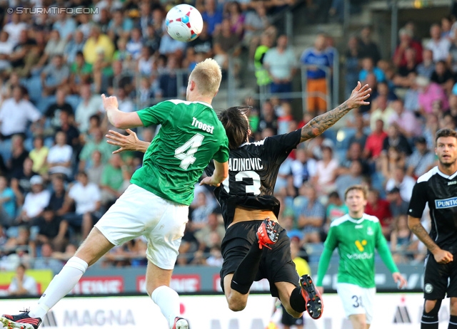 Sturm Graz - Breidablik
UEFA Europa League Qualifikation 2. Runde, SK Sturm Graz -  FC Breidablik Kopavagur, Stadion Liebenau Graz, 25.07.2013. 

Foto zeigt Rene Troost (Breidablik) und Nikola Vujadinovic (Sturm)
Schlüsselwörter: kopfball