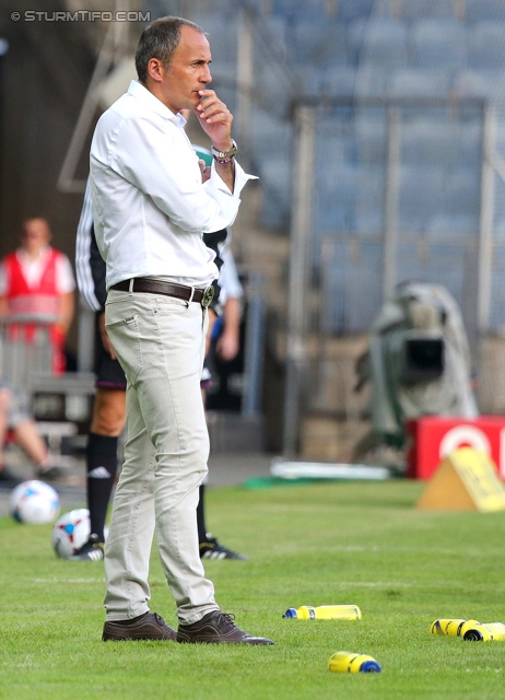 Sturm Graz - Breidablik
UEFA Europa League Qualifikation 2. Runde, SK Sturm Graz -  FC Breidablik Kopavagur, Stadion Liebenau Graz, 25.07.2013. 

Foto zeigt Darko Milanic (Cheftrainer Sturm)
Schlüsselwörter: nachdenklich