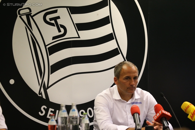 Sturm Graz - Breidablik
UEFA Europa League Qualifikation 2. Runde, SK Sturm Graz -  FC Breidablik Kopavagur, Stadion Liebenau Graz, 25.07.2013. 

Foto zeigt Darko Milanic (Cheftrainer Sturm) bei der Pressekonferenz
