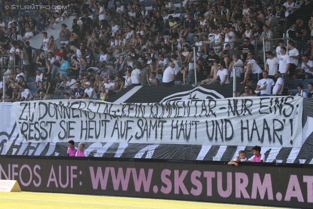 Sturm Graz - Groedig
Oesterreichische Fussball Bundesliga, 2. Runde, SK Sturm Graz - SV Groedig, Stadion Liebenau Graz, 28.07.2013. 

Foto zeigt Fans von Sturm mit einem Spruchband
