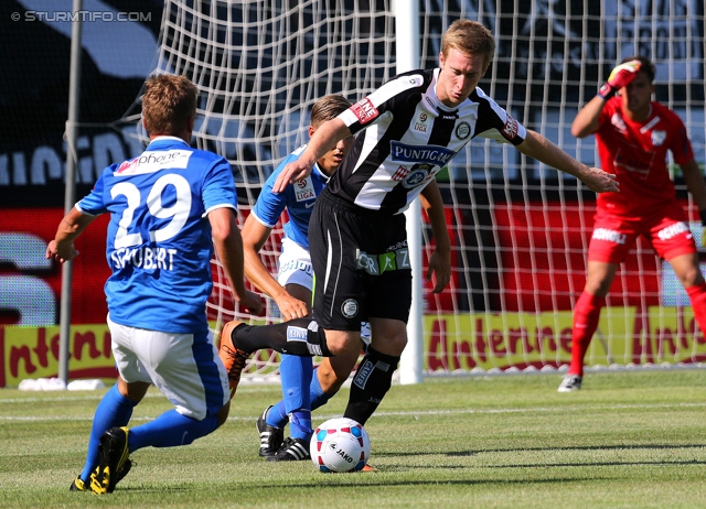 Sturm Graz - Groedig
Oesterreichische Fussball Bundesliga, 2. Runde, SK Sturm Graz - SV Groedig, Stadion Liebenau Graz, 28.07.2013. 

Foto zeigt Lukas Schubert (Groedig) und Robert Beric (Sturm)
