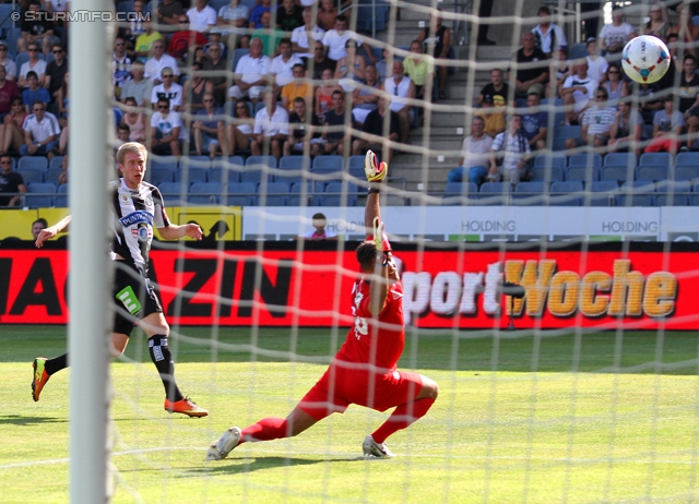 Sturm Graz - Groedig
Oesterreichische Fussball Bundesliga, 2. Runde, SK Sturm Graz - SV Groedig, Stadion Liebenau Graz, 28.07.2013. 

Foto zeigt Robert Beric (Sturm) und Kevin Fend (Groedig)
