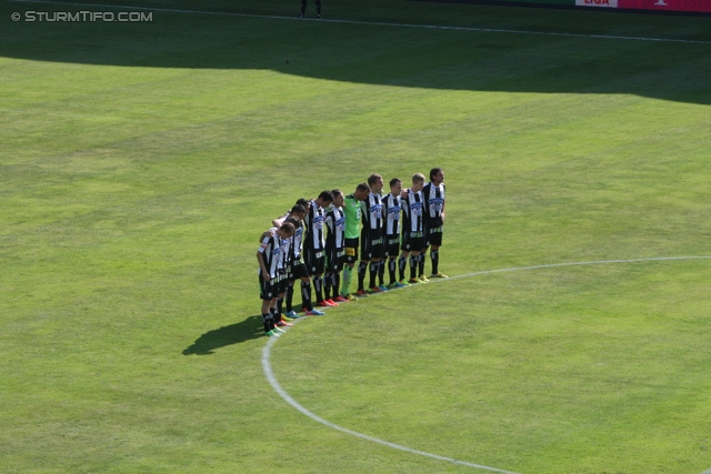 Sturm Graz - Groedig
Oesterreichische Fussball Bundesliga, 2. Runde, SK Sturm Graz - SV Groedig, Stadion Liebenau Graz, 28.07.2013. 

Foto zeigt die Mannschaft von Sturm bei einer Trauerminute
