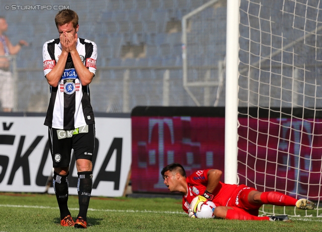 Sturm Graz - Groedig
Oesterreichische Fussball Bundesliga, 2. Runde, SK Sturm Graz - SV Groedig, Stadion Liebenau Graz, 28.07.2013. 

Foto Robert Beric (Sturm) und Kevin Fend (Groedig) 
