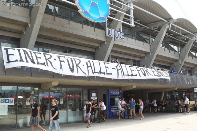 Sturm Graz - Rapid Wien
Oesterreichische Fussball Bundesliga, 3. Runde, SK Sturm Graz - SK Rapid Wien, Stadion Liebenau Graz, 04.08.2013. 

Foto zeigt Fans von Sturm mit einem Spruchband
