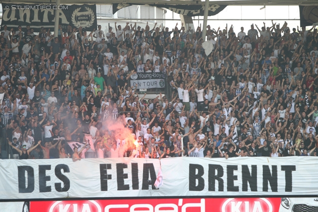 Sturm Graz - Rapid Wien
Oesterreichische Fussball Bundesliga, 3. Runde, SK Sturm Graz - SK Rapid Wien, Stadion Liebenau Graz, 04.08.2013. 

Foto zeigt Fans von Sturm mit einem Spruchband
Schlüsselwörter: pyrotechnik