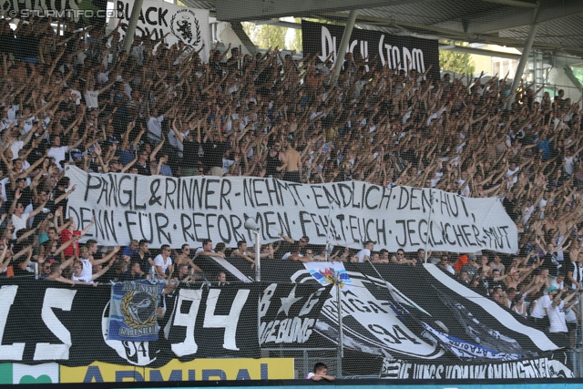 Sturm Graz - Rapid Wien
Oesterreichische Fussball Bundesliga, 3. Runde, SK Sturm Graz - SK Rapid Wien, Stadion Liebenau Graz, 04.08.2013. 

Foto zeigt Fans von Sturm mit einem Spruchband
