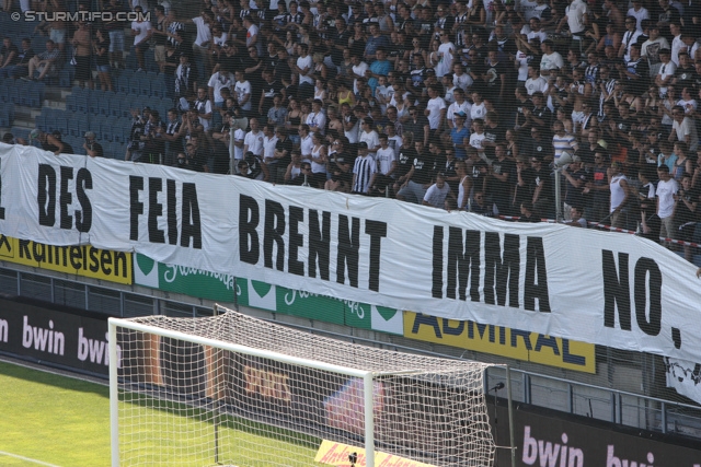 Sturm Graz - Rapid Wien
Oesterreichische Fussball Bundesliga, 3. Runde, SK Sturm Graz - SK Rapid Wien, Stadion Liebenau Graz, 04.08.2013. 

Foto zeigt Fans von Sturm mit einem Spruchband
