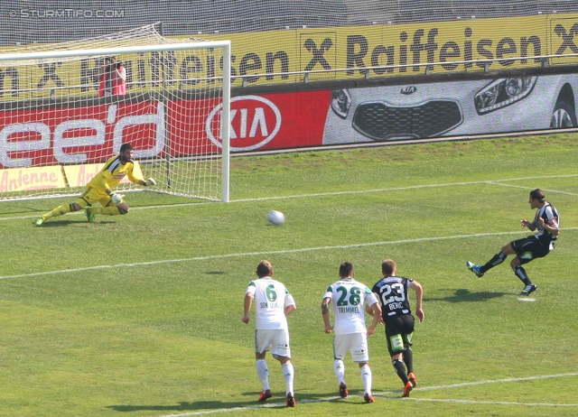 Sturm Graz - Rapid Wien
Oesterreichische Fussball Bundesliga, 3. Runde, SK Sturm Graz - SK Rapid Wien, Stadion Liebenau Graz, 04.08.2013. 

Foto zeigt Jan Novota (Rapid) und Nikola Vujadinovic (Sturm)
Schlüsselwörter: elfmeter tor