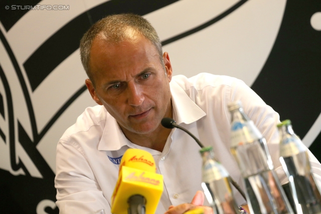 Sturm Graz - Rapid Wien
Oesterreichische Fussball Bundesliga, 3. Runde, SK Sturm Graz - SK Rapid Wien, Stadion Liebenau Graz, 04.08.2013. 

Foto zeigt Darko Milanic (Cheftrainer Sturm) bei der Pressekonferenz
Schlüsselwörter: enttaeuschung