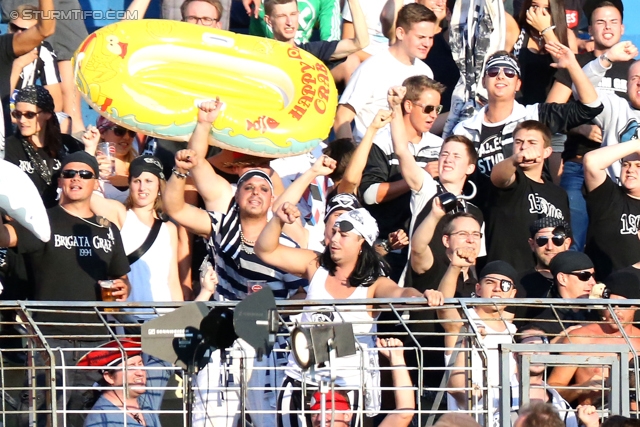 Admira Wacker - Sturm Graz
Oesterreichische Fussball Bundesliga, 4. Runde, FC Admira Wacker Moedling - SK Sturm Graz, Stadion Suedstadt Maria Enzersdorf, 10.08.2013. 

Foto zeigt Fans von Sturm
