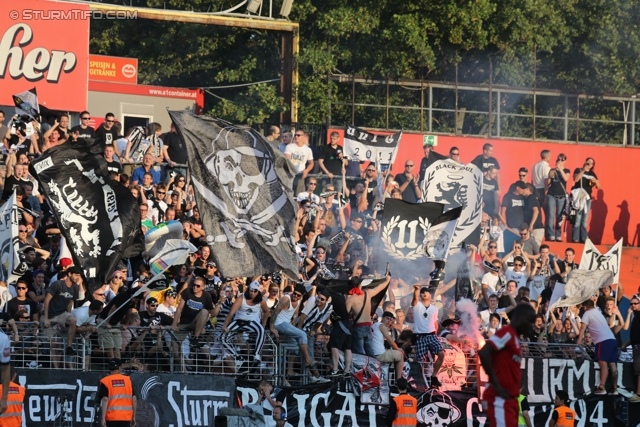 Admira Wacker - Sturm Graz
Oesterreichische Fussball Bundesliga, 4. Runde, FC Admira Wacker Moedling - SK Sturm Graz, Stadion Suedstadt Maria Enzersdorf, 10.08.2013. 

Foto zeigt Fans von Sturm
