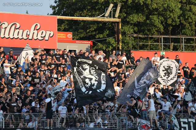 Admira Wacker - Sturm Graz
Oesterreichische Fussball Bundesliga, 4. Runde, FC Admira Wacker Moedling - SK Sturm Graz, Stadion Suedstadt Maria Enzersdorf, 10.08.2013. 

Foto zeigt Fans von Sturm
