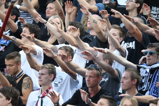 Admira Wacker - Sturm Graz
Oesterreichische Fussball Bundesliga, 4. Runde, FC Admira Wacker Moedling - SK Sturm Graz, Stadion Suedstadt Maria Enzersdorf, 10.08.2013. 

Foto zeigt Fans von Sturm
