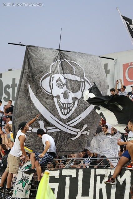 Admira Wacker - Sturm Graz
Oesterreichische Fussball Bundesliga, 4. Runde, FC Admira Wacker Moedling - SK Sturm Graz, Stadion Suedstadt Maria Enzersdorf, 10.08.2013. 

Foto zeigt Fans von Sturm
