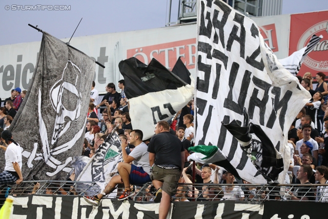 Admira Wacker - Sturm Graz
Oesterreichische Fussball Bundesliga, 4. Runde, FC Admira Wacker Moedling - SK Sturm Graz, Stadion Suedstadt Maria Enzersdorf, 10.08.2013. 

Foto zeigt Fans von Sturm
