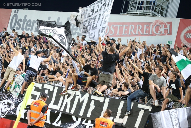 Admira Wacker - Sturm Graz
Oesterreichische Fussball Bundesliga, 4. Runde, FC Admira Wacker Moedling - SK Sturm Graz, Stadion Suedstadt Maria Enzersdorf, 10.08.2013. 

Foto zeigt Fans von Sturm
