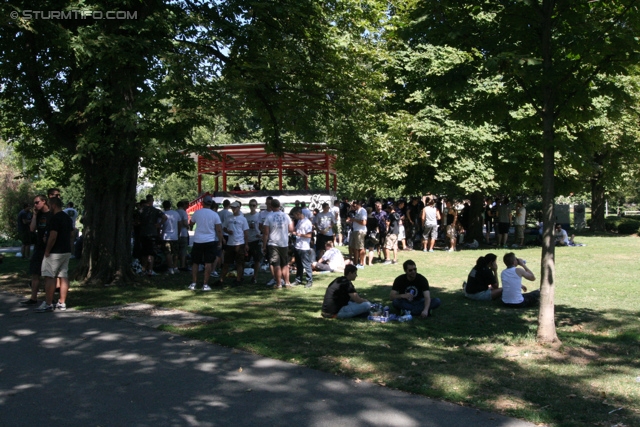 Sturm Graz - Salzburg
Oesterreichische Fussball Bundesliga, 5. Runde, SK Sturm Graz - FC RB Salzburg, Stadion Liebenau Graz, 17.08.2013. 

Foto zeigt das Fan-Picknick im Augarten 
