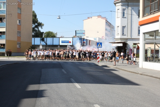 Sturm Graz - Salzburg
Oesterreichische Fussball Bundesliga, 5. Runde, SK Sturm Graz - FC RB Salzburg, Stadion Liebenau Graz, 17.08.2013. 

Foto zeigt den Corteo der Fans von Sturm
