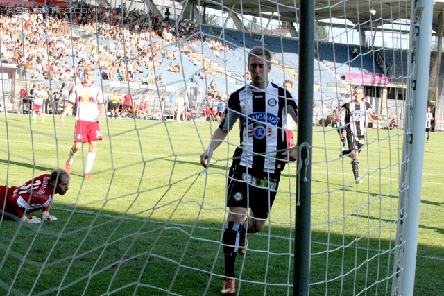 Sturm Graz - Salzburg
Oesterreichische Fussball Bundesliga, 5. Runde, SK Sturm Graz - FC RB Salzburg, Stadion Liebenau Graz, 17.08.2013. 

Foto zeigt Robert Beric (Sturm)
Schlüsselwörter: tor