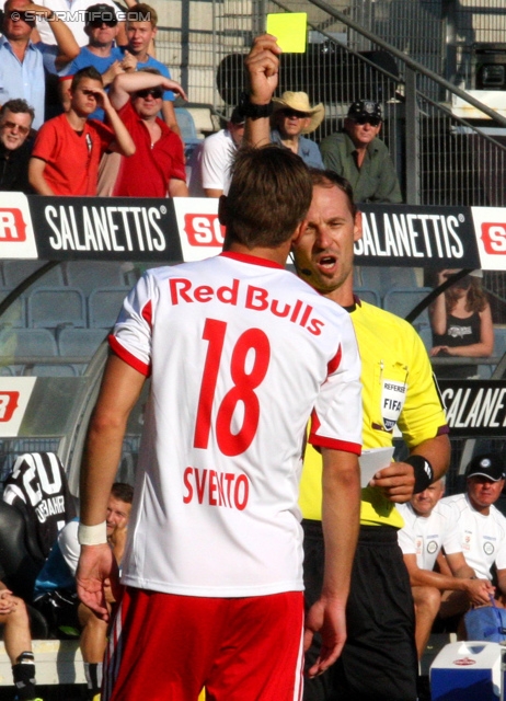 Sturm Graz - Salzburg
Oesterreichische Fussball Bundesliga, 5. Runde, SK Sturm Graz - FC RB Salzburg, Stadion Liebenau Graz, 17.08.2013. 

Foto zeigt Dusan Svento (Salzburg) und Schiedsrichter Oliver Drachta
Schlüsselwörter: gelbe